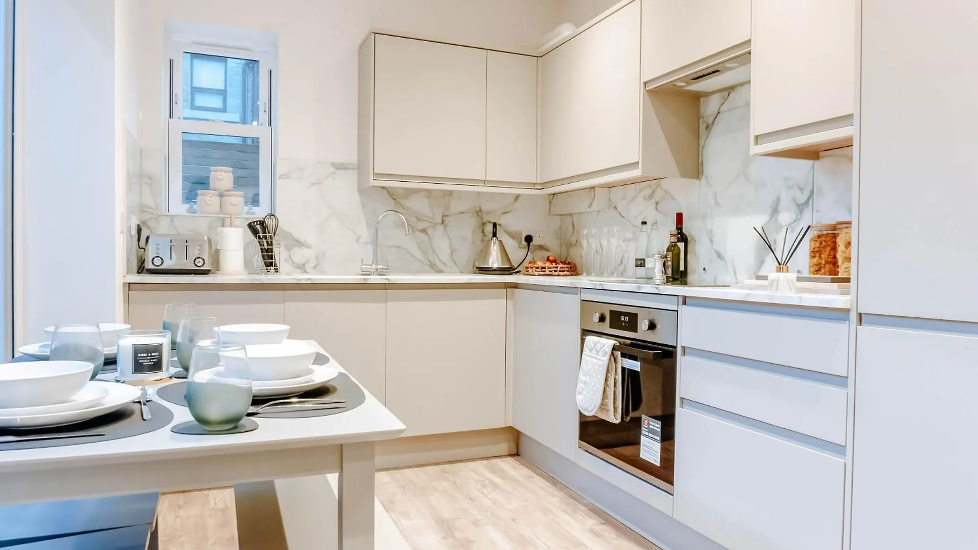 Mayfield - Central Harrogate Apartment - Ground Floor 0*,