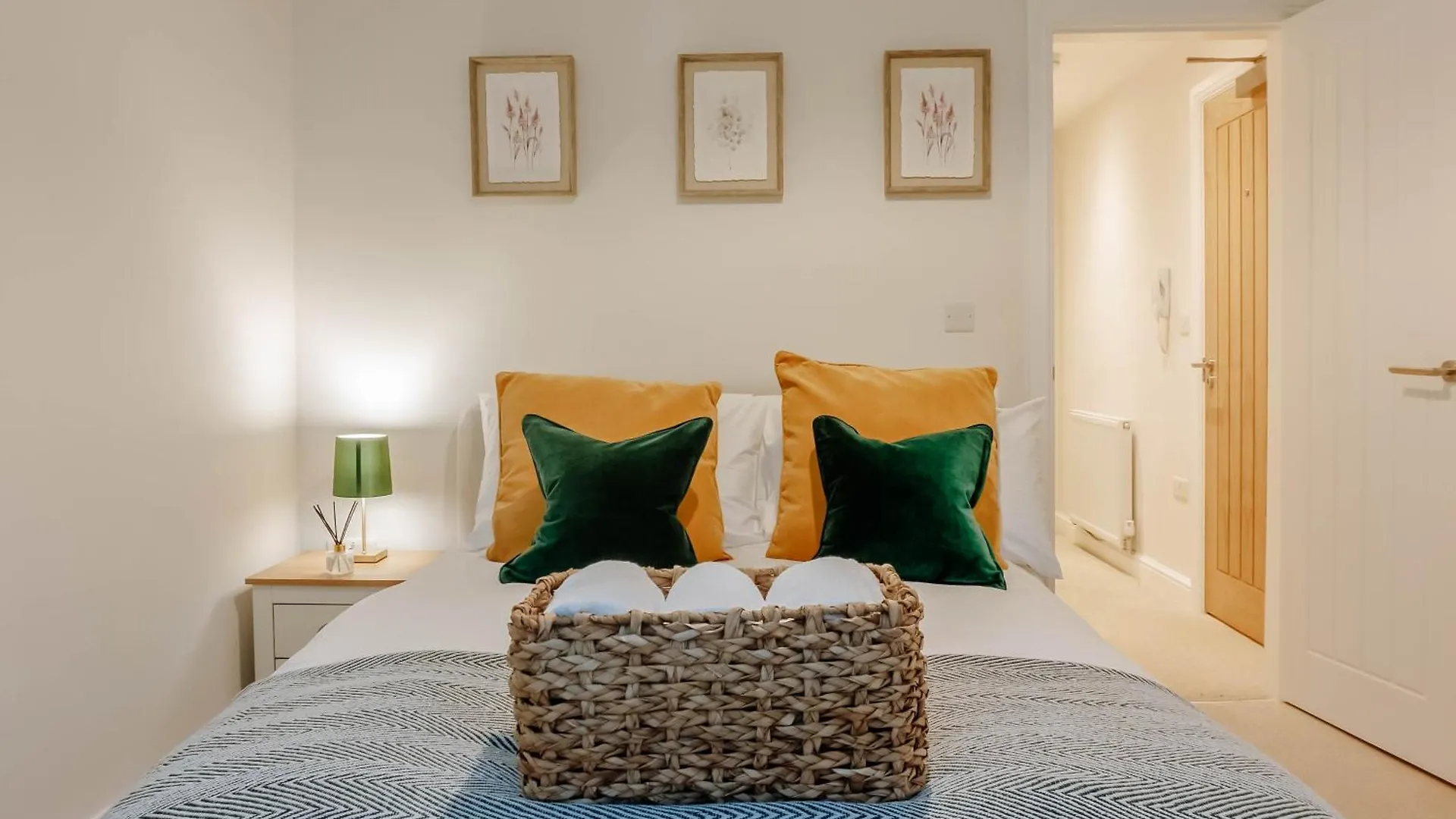 Mayfield - Central Harrogate Apartment - Ground Floor 0*,
